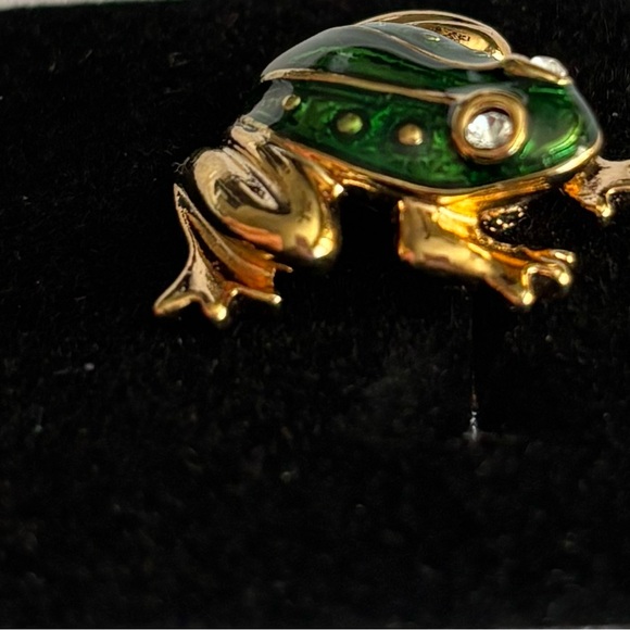Vintage Avon Frog Brooch | Gold Tone Green Enamel | Rhinestone Eyes - Picture 5 of 6